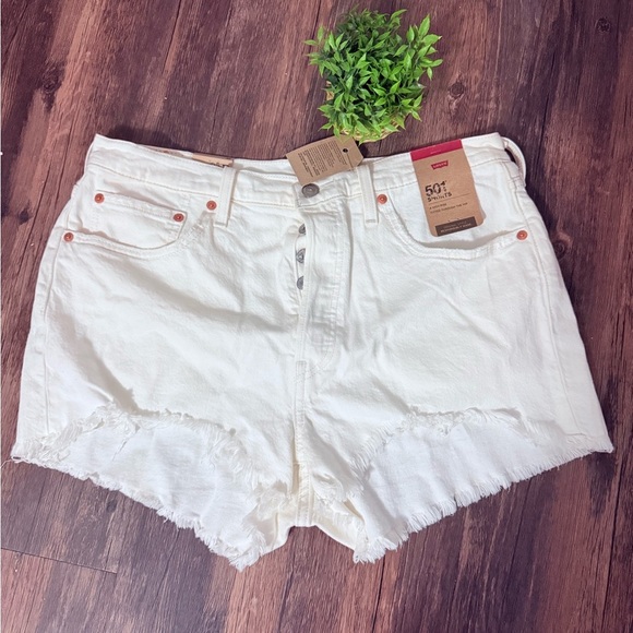 Levi's Women's Cream Jean Shorts - Picture 1 of 3